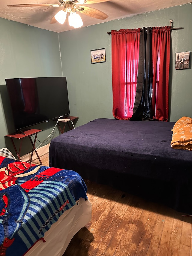 752 E Philadelphia Blvd, Flint, MI 48505 - bedroom with hardwood / wood-style floors and ceiling fan