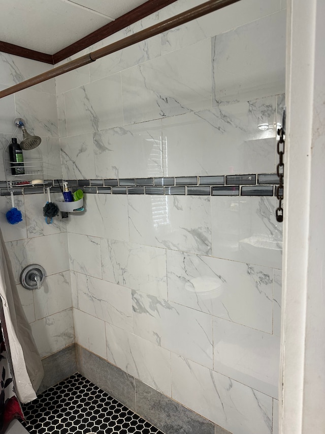 752 E Philadelphia Blvd, Flint, MI 48505 - full bathroom with a shower stall