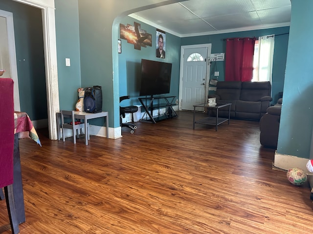 752 E Philadelphia Blvd, Flint, MI 48505 - living area with arched walkways, wood finished floors, and crown molding
