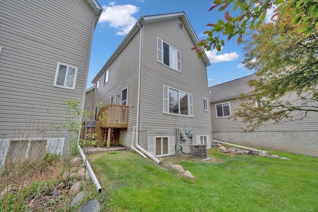 4661 Christopher Pines Dr, Clarkston, MI 48346 - rear view of property with a yard
