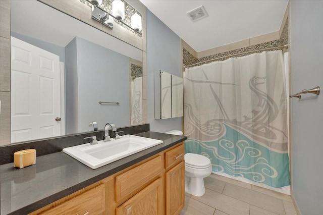 4661 Christopher Pines Dr, Clarkston, MI 48346 - full bathroom with toilet, a shower with shower curtain, and vanity