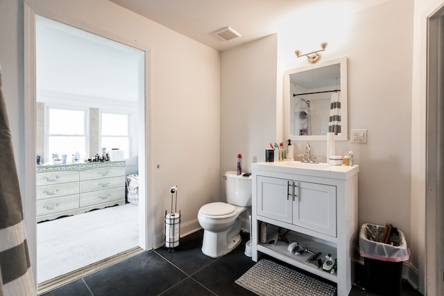 219 Waverly St, Highland Park, MI 48203 - full bath with toilet, a shower with shower curtain, vanity, and tile patterned flooring