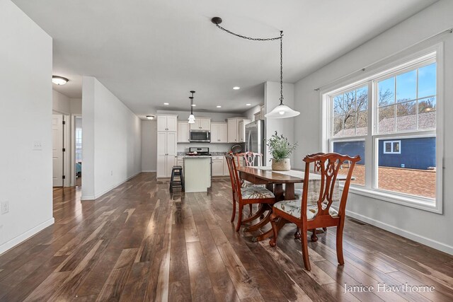 dining area with dark wood-style flooring, baseboards, and recessed lighting