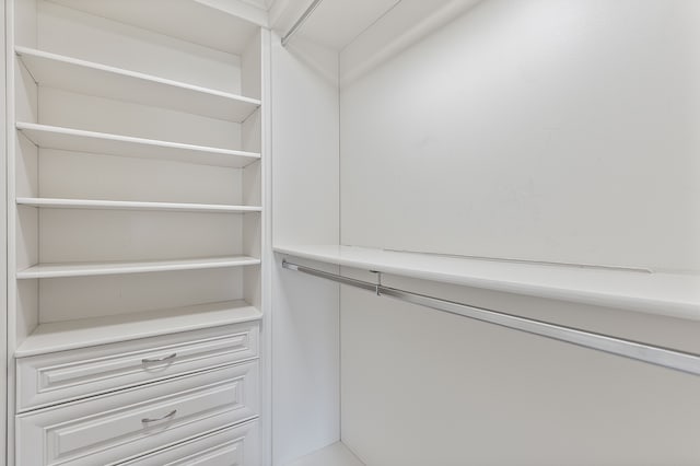 5215 Deer Run Cir, Orchard Lake, MI 48323 - view of walk in closet