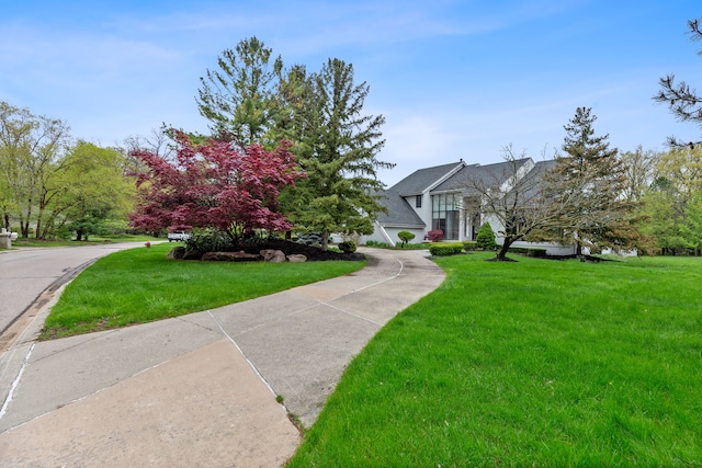 5215 Deer Run Cir, Orchard Lake, MI 48323 - view of front of house featuring a front yard and a shingled roof