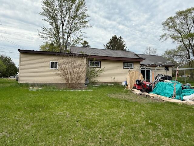 400 E Michigan Ave, Hesperia, MI 49421 - rear view of property with a yard