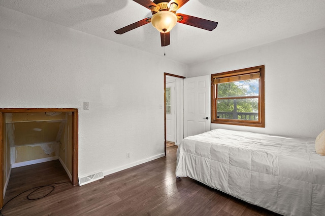 5657 Harding Ave, Muskegon, MI 49442 - bedroom featuring dark wood finished floors, ceiling fan, and a textured ceiling