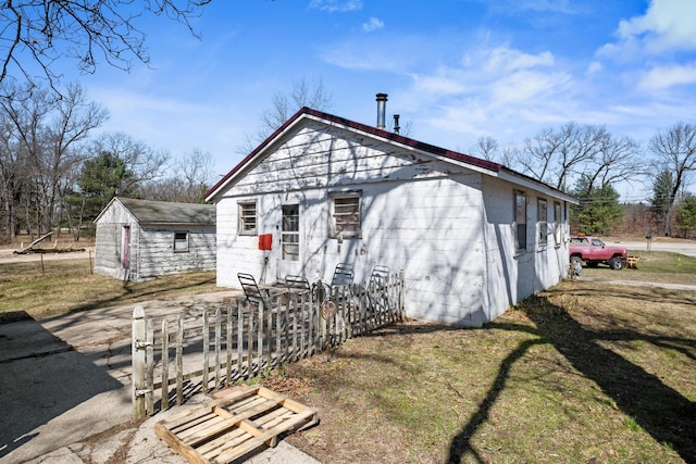 view of outbuilding featuring an outbuilding