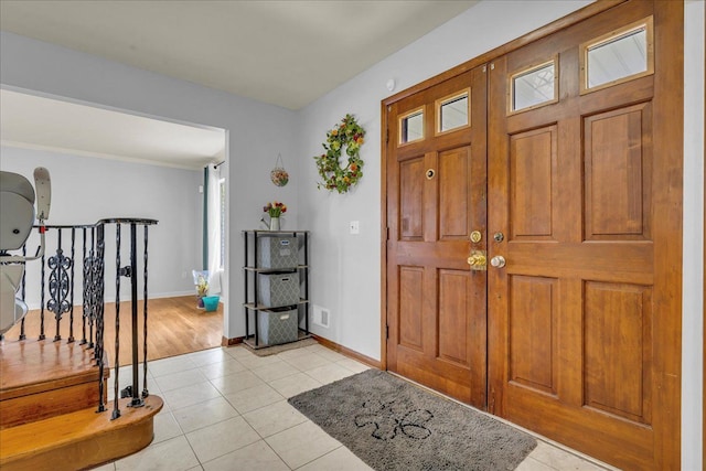 18579 Jeanette St, Southfield, MI 48075 - foyer entrance with light tile patterned floors and baseboards