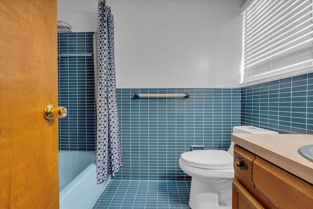 18579 Jeanette St, Southfield, MI 48075 - full bath featuring tile patterned floors, toilet, wainscoting, vanity, and tile walls