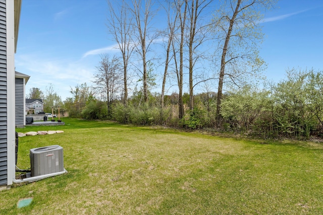 view of grassy yard featuring cooling unit