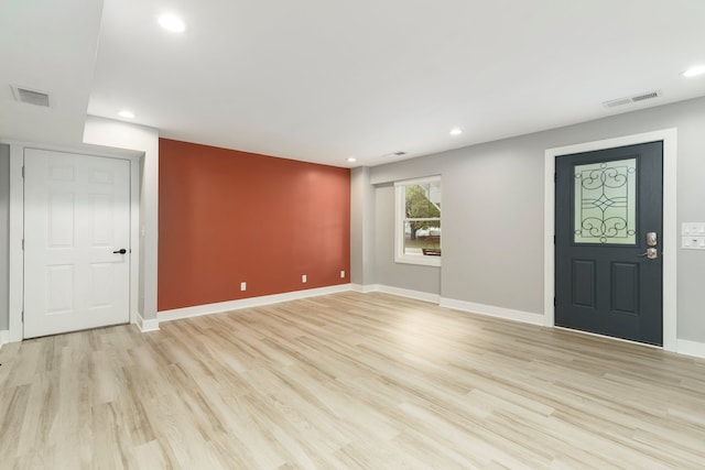 3246 Millwall Ave, Keego Harbor, MI 48320 - foyer featuring light wood-style floors, baseboards, and recessed lighting