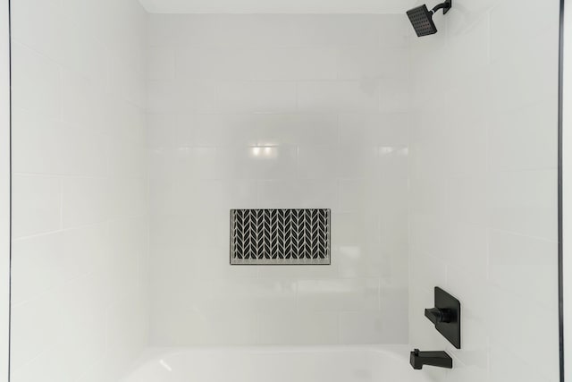 3246 Millwall Ave, Keego Harbor, MI 48320 - full bath with shower / bathtub combination