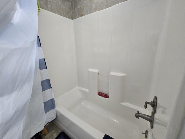 full bathroom featuring shower / bath combo with shower curtain