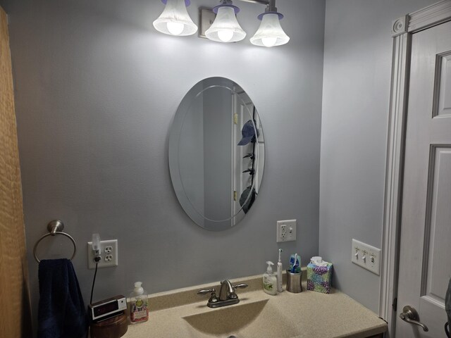 bathroom featuring a sink