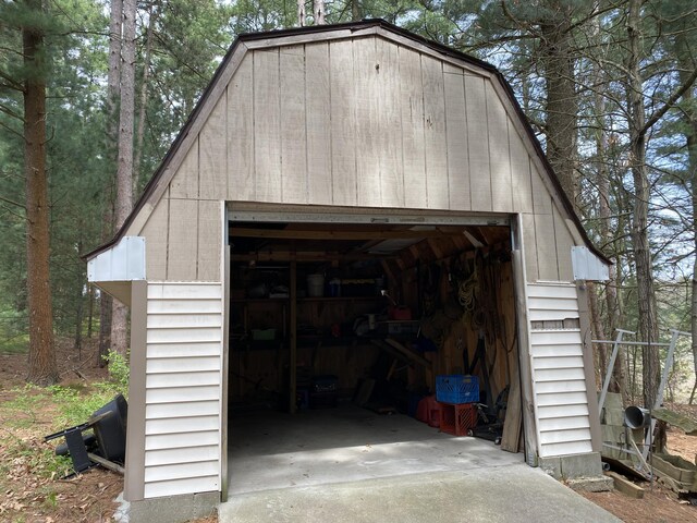 view of outdoor structure featuring an outdoor structure