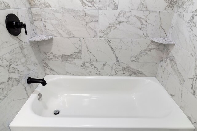 19178 Sherwood St, Detroit, MI 48234 - full bath with a bathtub