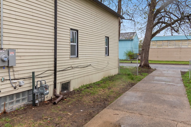 19178 Sherwood St, Detroit, MI 48234 - view of side of home with fence