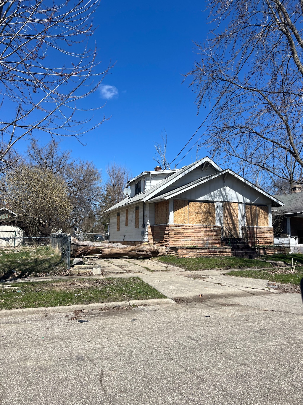 133 E Oakley St, Flint, MI 48503 - view of side of home with fence and a chimney