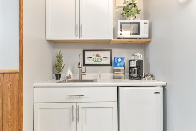 10780 S 29th Rd, Cadillac, MI 49601 - indoor wet bar with fridge and white microwave