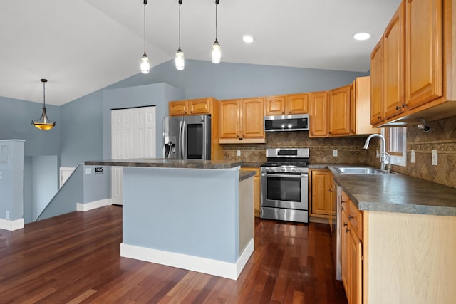 10093 Betsie Creek Dr, Interlochen, MI 49643
