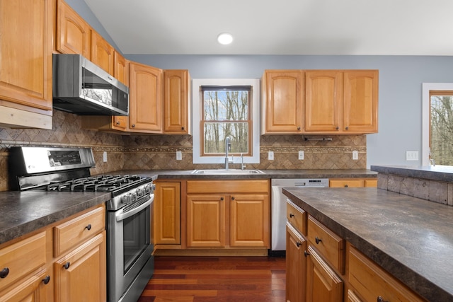 10093 Betsie Creek Dr, Interlochen, MI 49643
