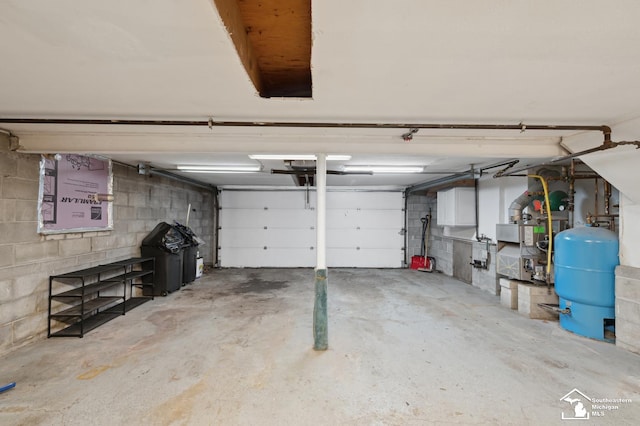 garage featuring concrete block wall