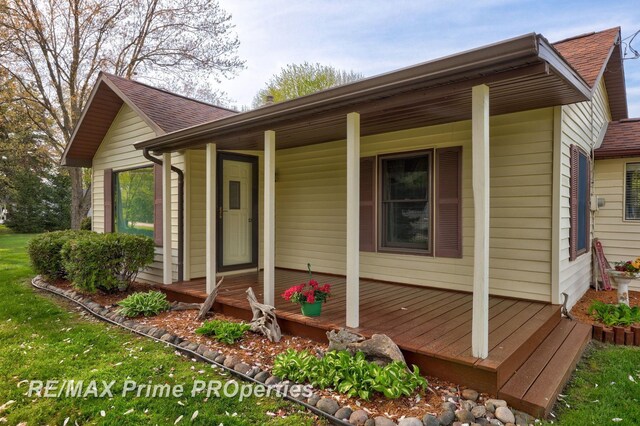 view of front of house with a shingled roof and a porch