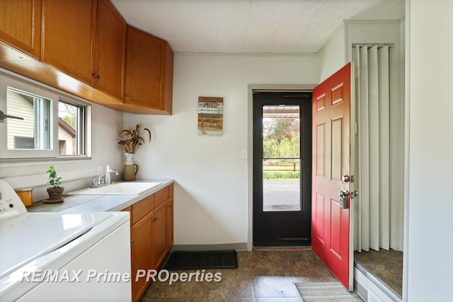 laundry room featuring cabinet space, healthy amount of natural light, and baseboards