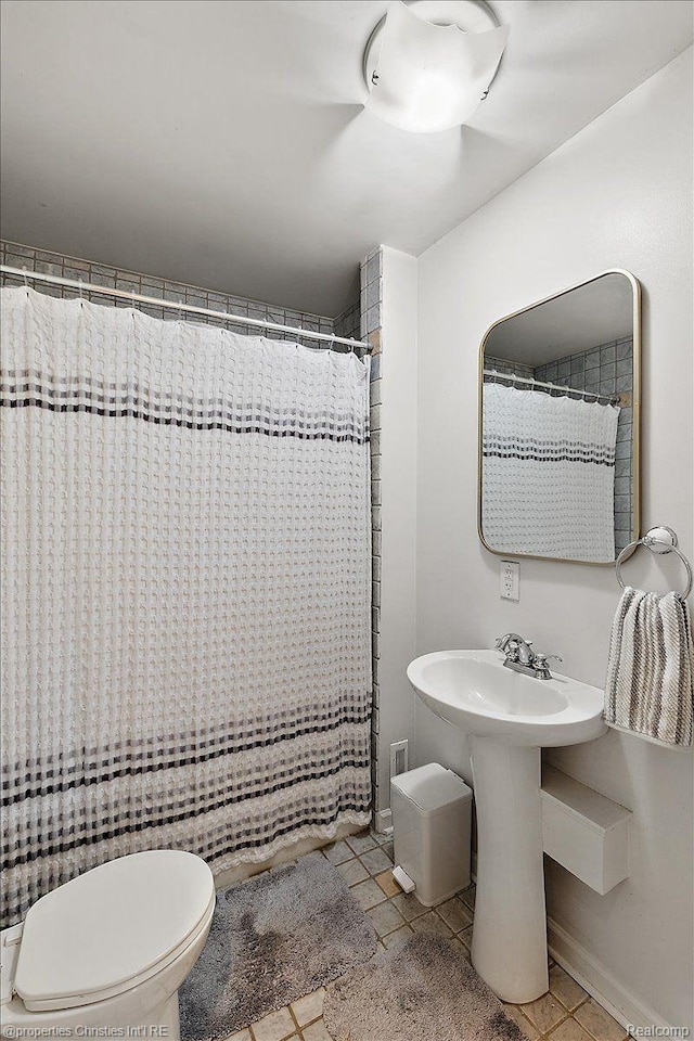 26335 Woodlore Rd, Franklin, MI 48025 - full bath with tile patterned flooring and a shower with curtain