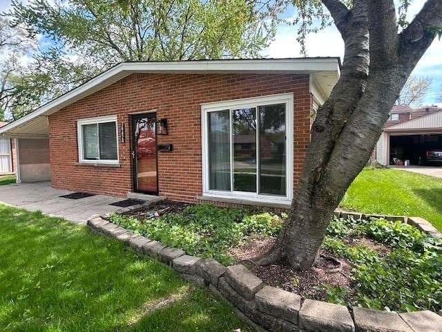 29424 Shirley Ave, Madison Heights, MI 48071 - bungalow-style home featuring brick siding and a front lawn