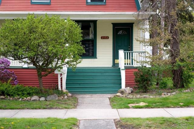 2152 6th St, Bay City, MI 48706 - view of exterior entry featuring covered porch