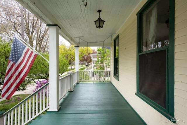 2152 6th St, Bay City, MI 48706 - wooden terrace with a porch