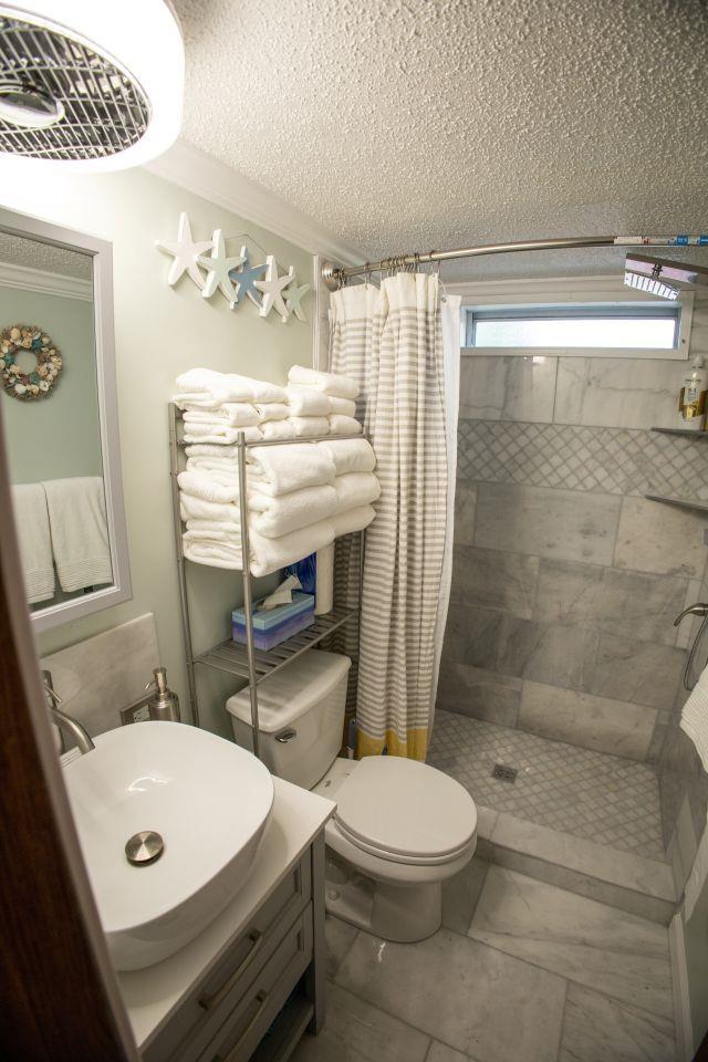 11930 State Rd, Cadillac, MI 49601 - full bath with a tile shower, toilet, a textured ceiling, and vanity