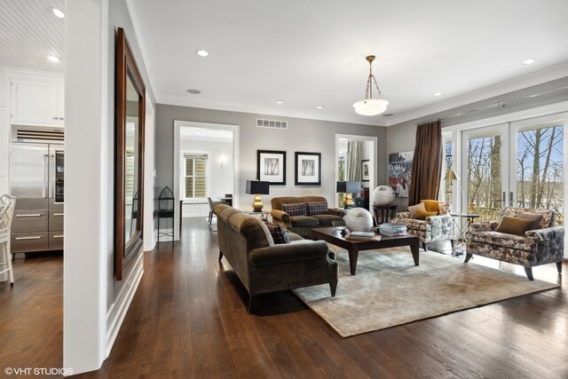 living room with dark wood finished floors, recessed lighting, ornamental molding, and baseboards