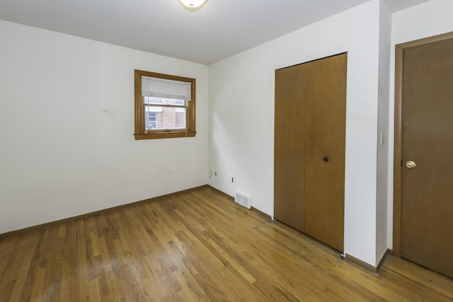 1620 Whittier Rd, Ypsilanti, MI 48197 - unfurnished bedroom featuring light wood finished floors, baseboards, and a closet