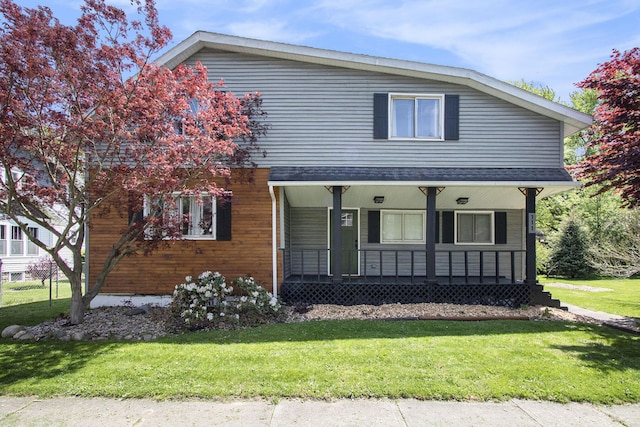view of front of property featuring a porch and a front lawn