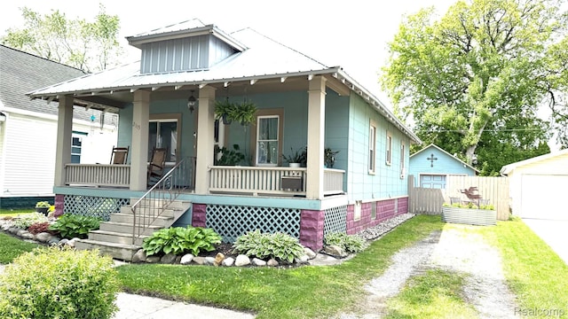 2115 Willow St, Port Huron, MI 48060 - view of front facade featuring covered porch and driveway