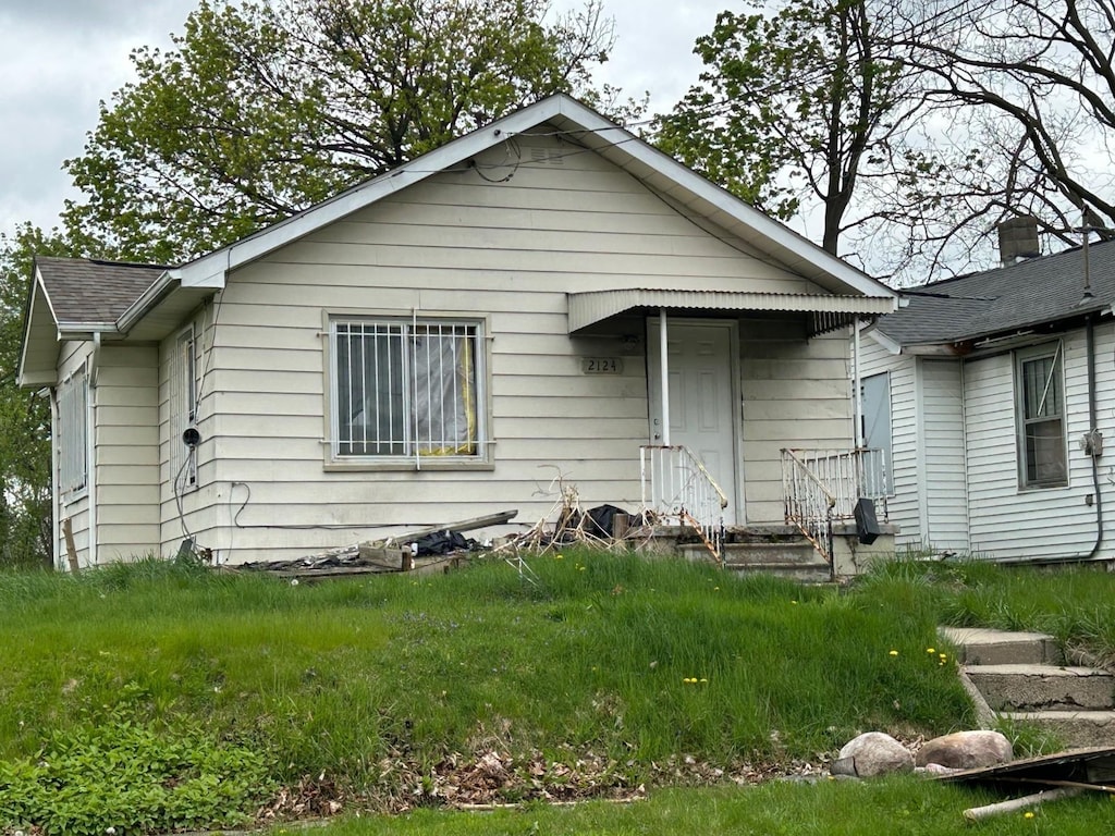 2124 Aitken Ave, Flint, MI 48503 - view of bungalow-style home
