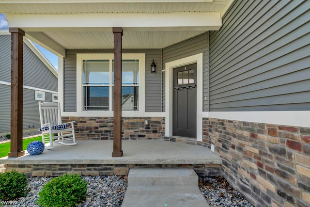 property entrance featuring a porch
