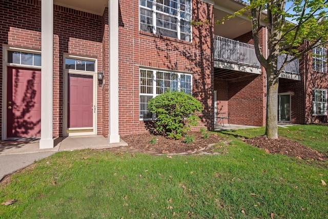 1708 Deepwood Cir, Rochester, MI 48307 - doorway to property with brick siding and a yard
