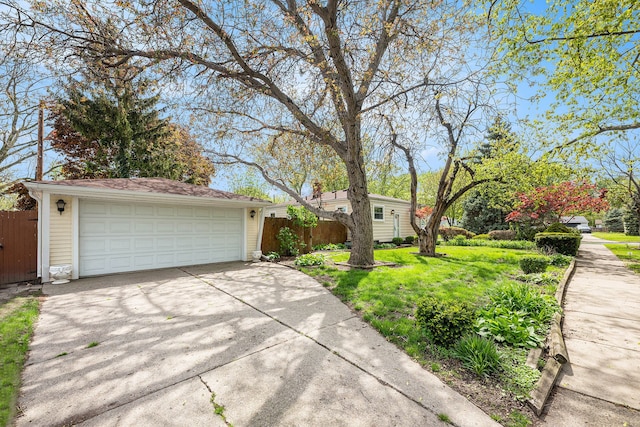 view of front of property featuring a detached garage