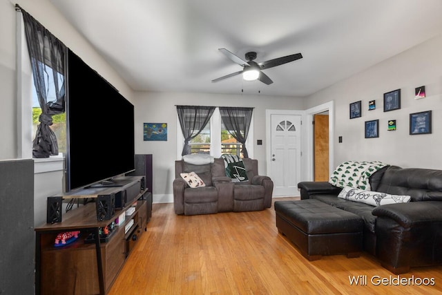 living area with light wood finished floors and ceiling fan