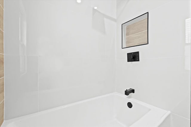 475 Algonquin St, Detroit, MI 48215 - full bathroom featuring washtub / shower combination