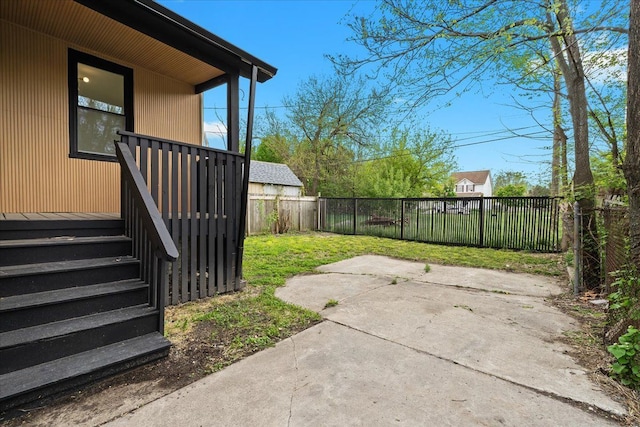 475 Algonquin St, Detroit, MI 48215 - view of yard with a patio area
