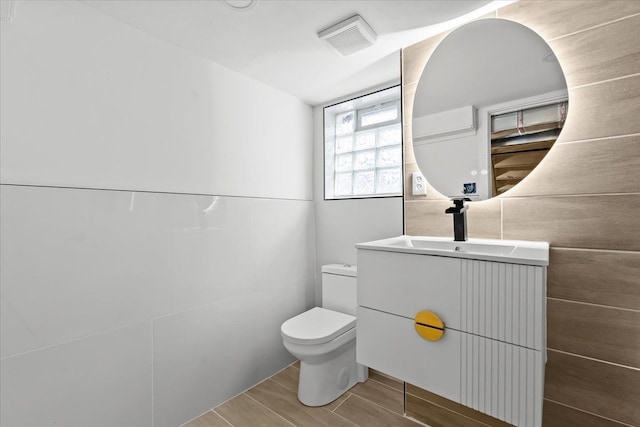 475 Algonquin St, Detroit, MI 48215 - half bath featuring toilet, vanity, and wood finished floors
