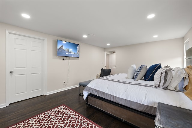 bedroom with wood finished floors, recessed lighting, and baseboards