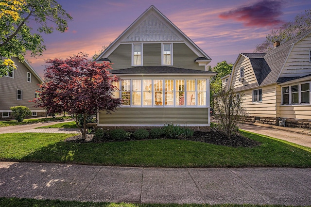 view of front of home featuring a lawn