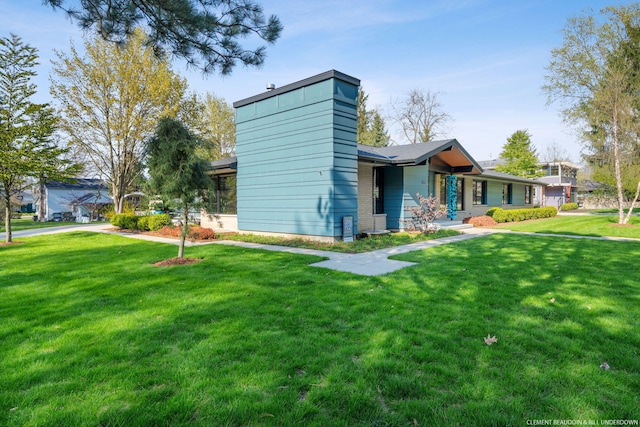 view of front of house featuring a front yard and covered porch