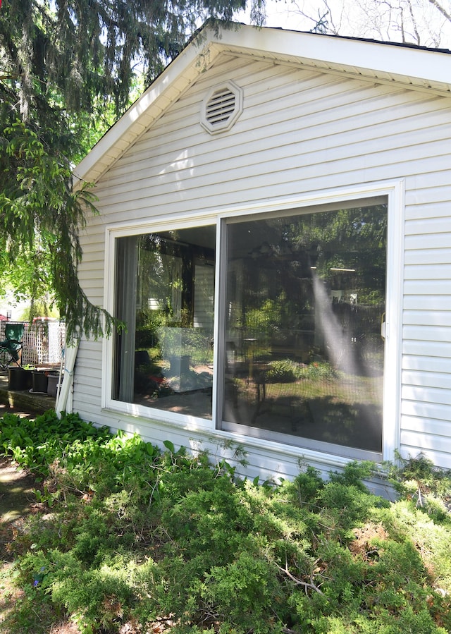1209 Applewood Dr, White Lake, MI 48386 - view of side of property